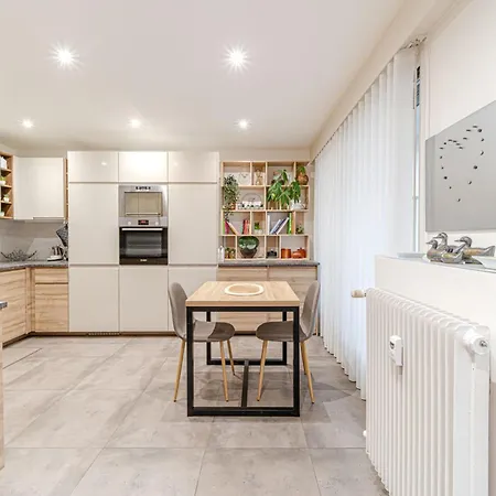 Boileau Charming 2-bedroom Near Tete D'or Apartment